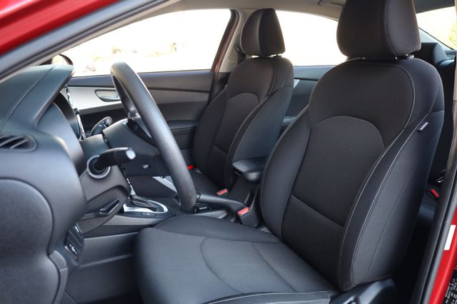 2023 Kia Forte LXS IVT - 22972609 - 14