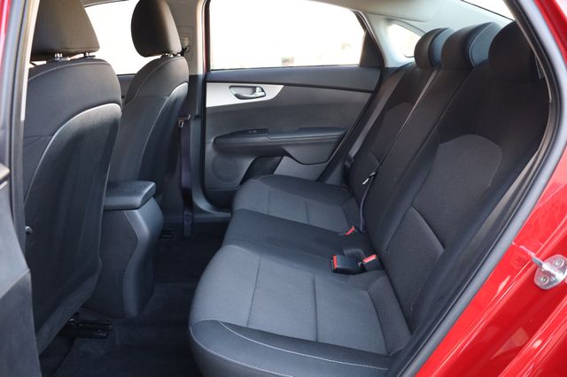 2023 Kia Forte LXS IVT - 22972609 - 17