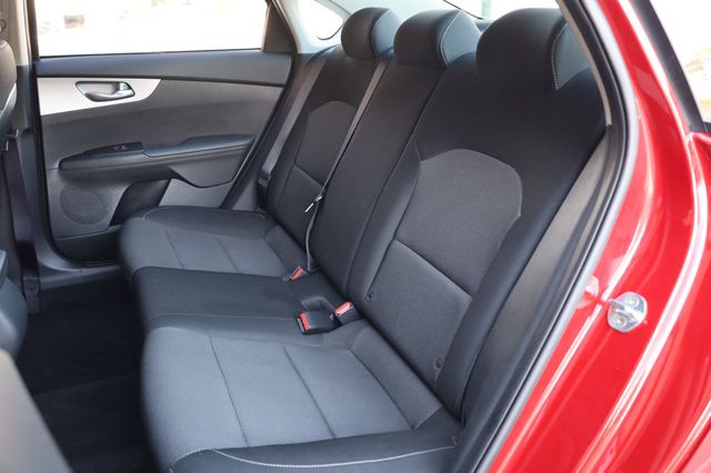 2023 Kia Forte LXS IVT - 22972609 - 18