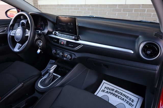 2023 Kia Forte LXS IVT - 22972609 - 26