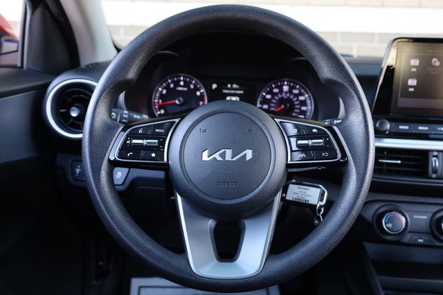 2023 Kia Forte LXS IVT - 22972609 - 28
