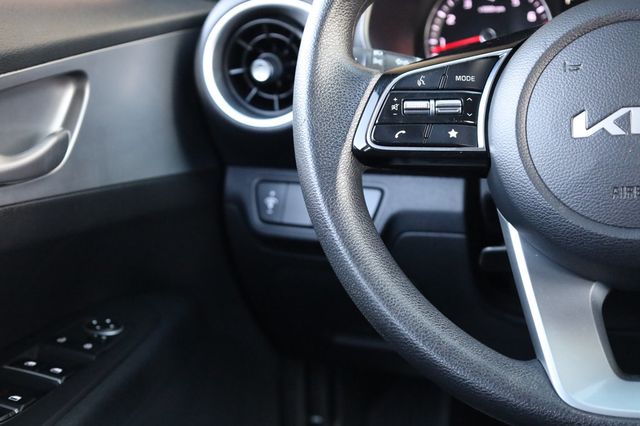 2023 Kia Forte LXS IVT - 22972609 - 29