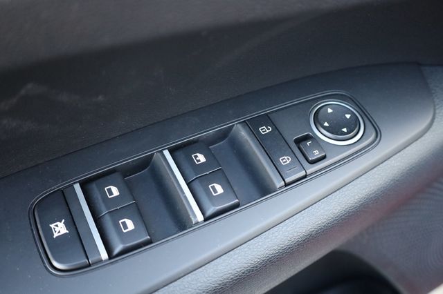 2023 Kia Forte LXS IVT - 22972609 - 42