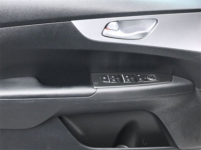 2023 Kia Forte LXS IVT - 22957971 - 10