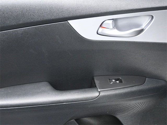 2023 Kia Forte LXS IVT - 22957971 - 12