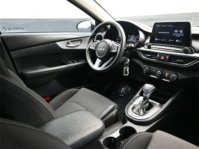 2023 Kia Forte LXS IVT - 22957971 - 17