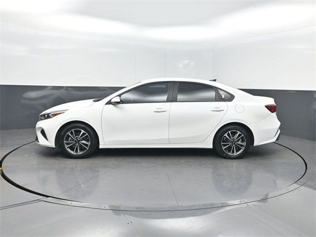 2023 Kia Forte LXS IVT - 22957971 - 1