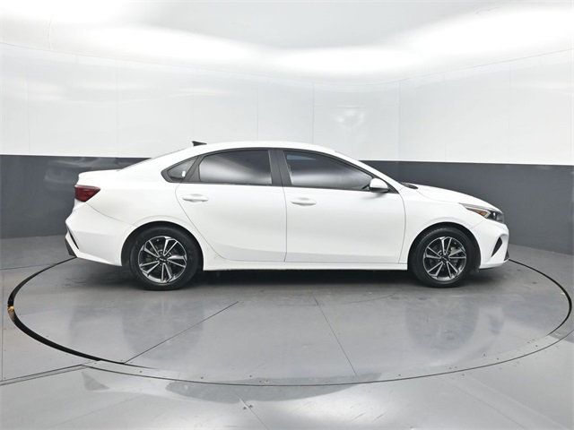 2023 Kia Forte LXS IVT - 22957971 - 32