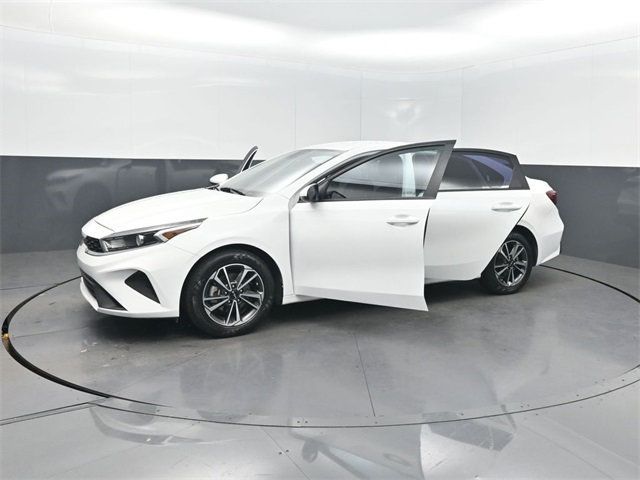 2023 Kia Forte LXS IVT - 22957971 - 35