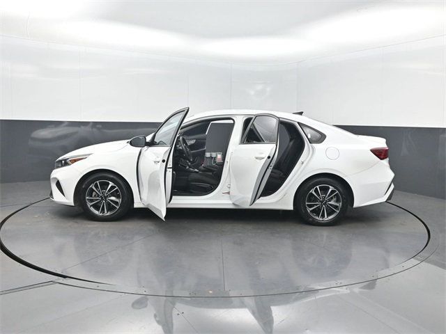 2023 Kia Forte LXS IVT - 22957971 - 38