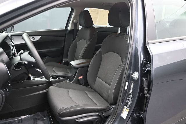 2023 Kia Forte LXS IVT - 23015238 - 9