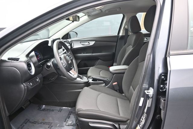 2023 Kia Forte LXS IVT - 23015238 - 10