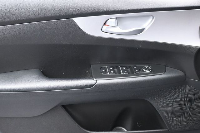 2023 Kia Forte LXS IVT - 23015238 - 11