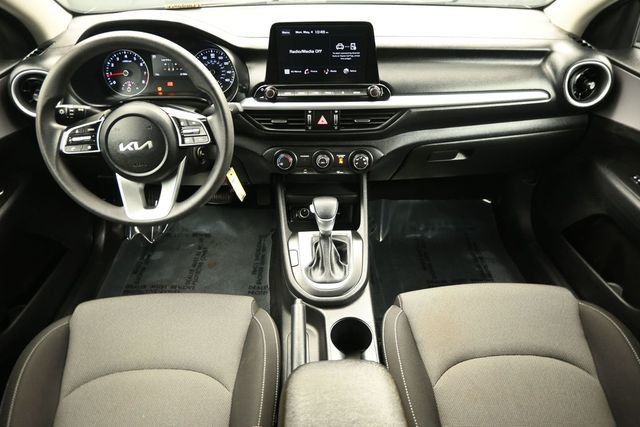 2023 Kia Forte LXS IVT - 23015238 - 14