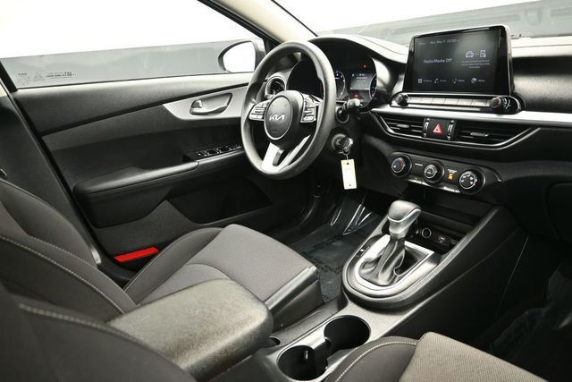 2023 Kia Forte LXS IVT - 23015238 - 16