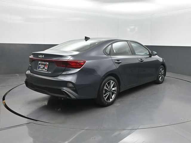 2023 Kia Forte LXS IVT - 23015238 - 27