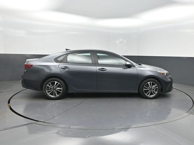 2023 Kia Forte LXS IVT - 23015238 - 28