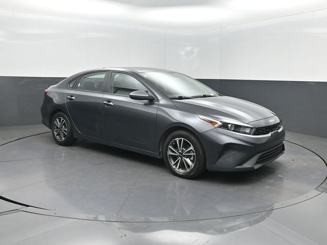 2023 Kia Forte LXS IVT - 23015238 - 29
