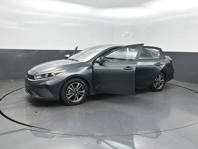 2023 Kia Forte LXS IVT - 23015238 - 31
