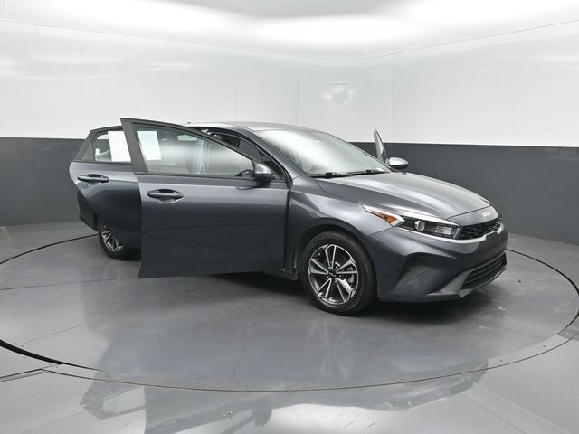 2023 Kia Forte LXS IVT - 23015238 - 33