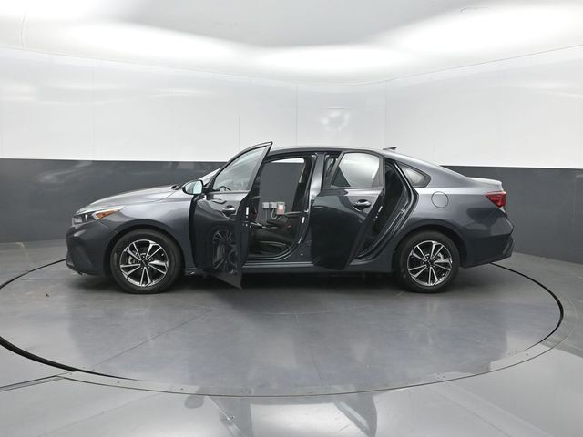 2023 Kia Forte LXS IVT - 23015238 - 34