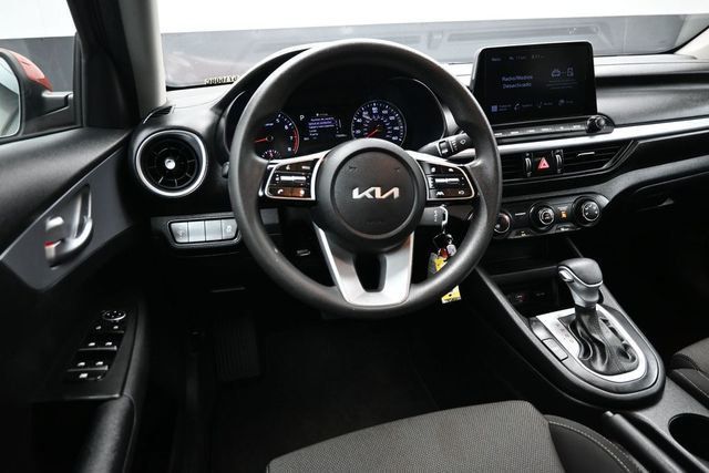 2023 Kia Forte LXS IVT - 23031249 - 9