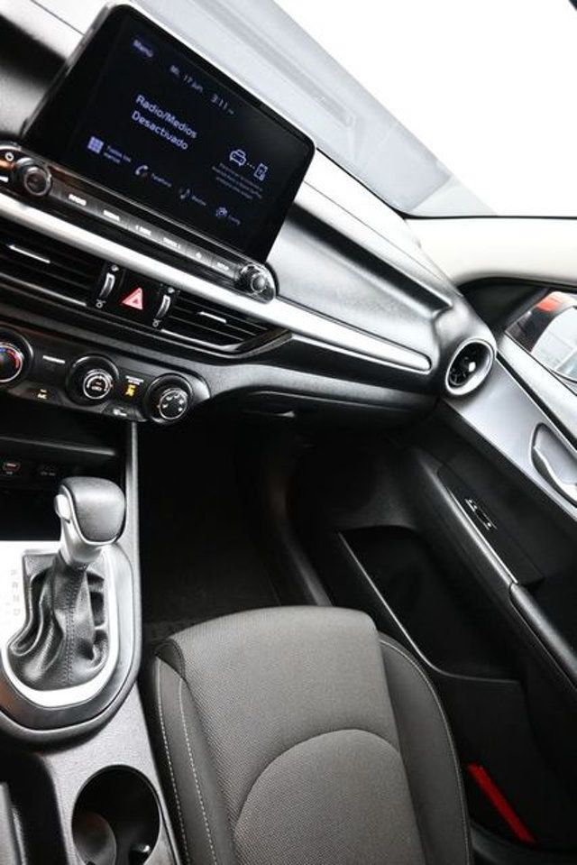 2023 Kia Forte LXS IVT - 23031249 - 13