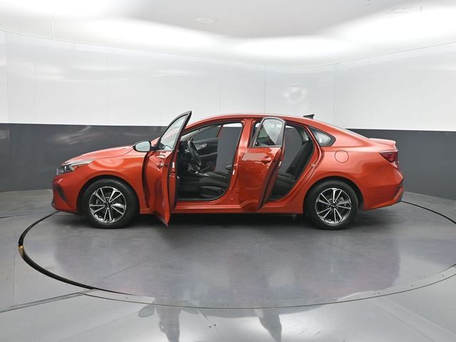 2023 Kia Forte LXS IVT - 23031249 - 35