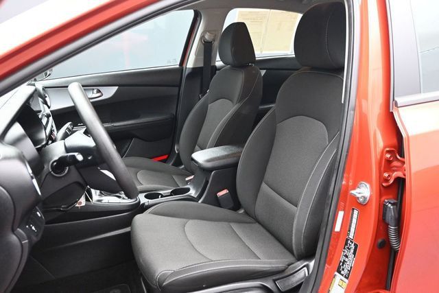2023 Kia Forte LXS IVT - 23031249 - 3