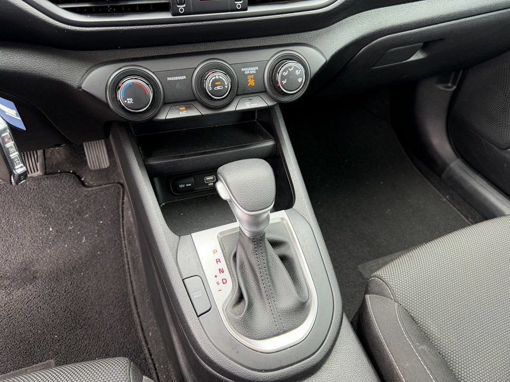 2023 Kia Forte LXS IVT - 23031628 - 13