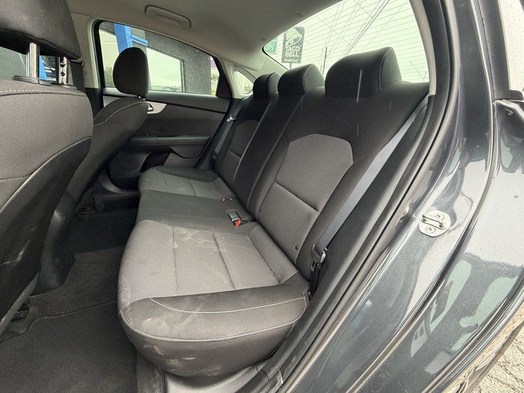 2023 Kia Forte LXS IVT - 23031628 - 16