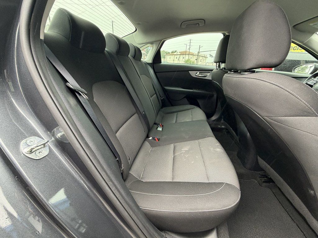 2023 Kia Forte LXS IVT - 23031628 - 17