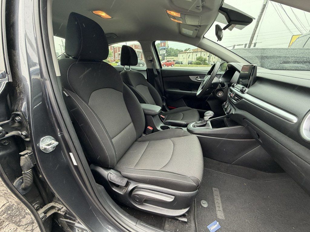 2023 Kia Forte LXS IVT - 23031628 - 18