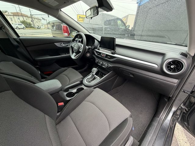 2023 Kia Forte LXS IVT - 23031628 - 19