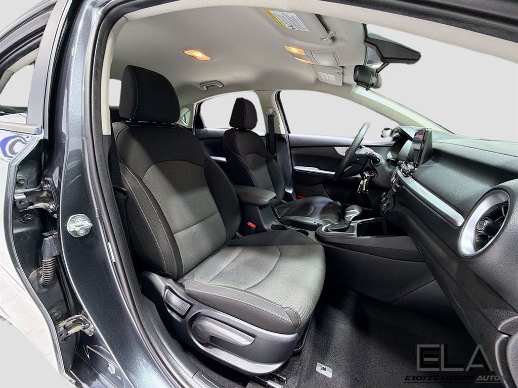 2023 Kia Forte LXS IVT - 23031628 - 27