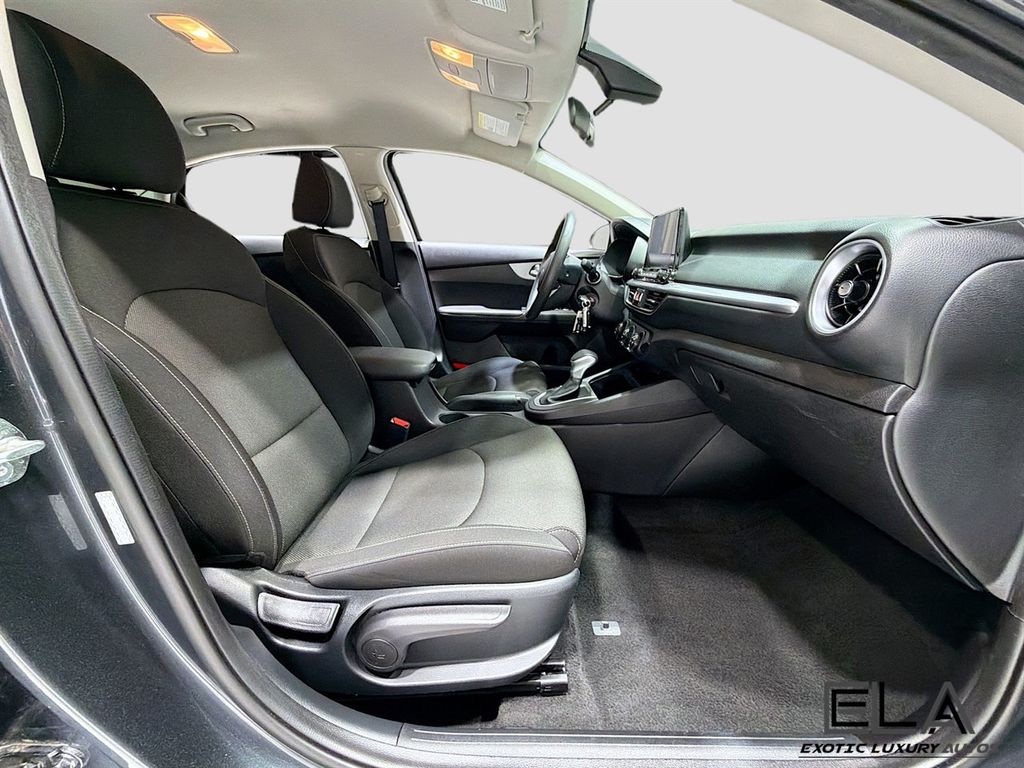 2023 Kia Forte LXS IVT - 23031628 - 28