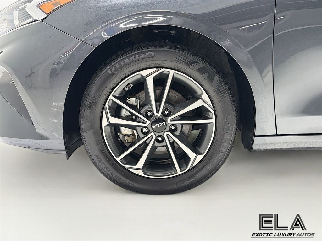 2023 Kia Forte LXS IVT - 23031628 - 30