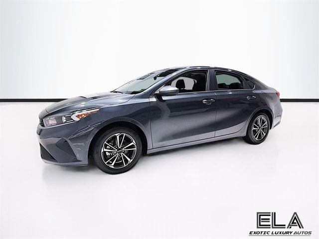 2023 Kia Forte LXS IVT - 23031628 - 38
