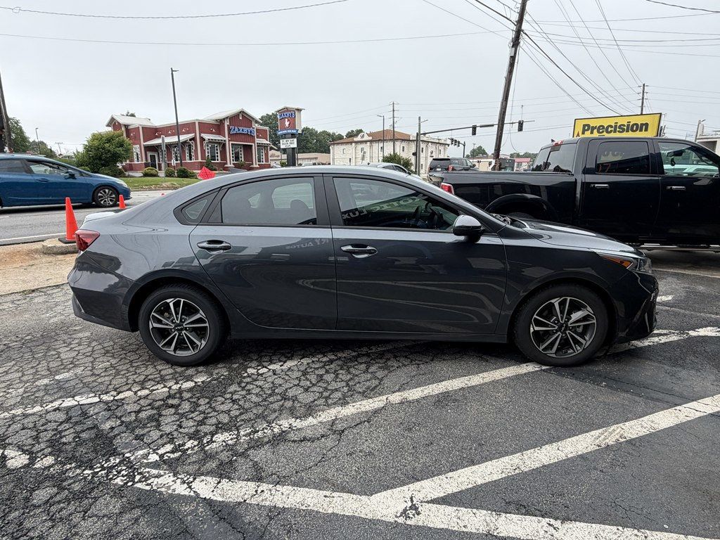 2023 Kia Forte LXS IVT - 23031628 - 3