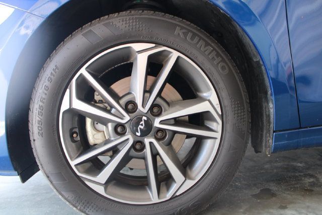 2023 Kia Forte LXS IVT - 23071643 - 1