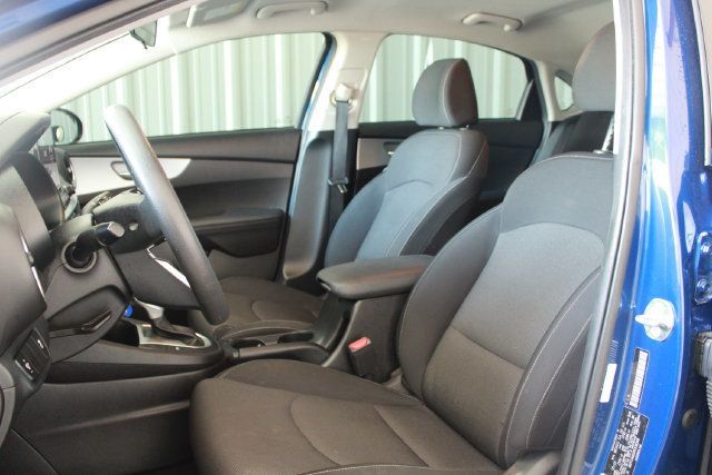 2023 Kia Forte LXS IVT - 23071643 - 22