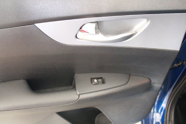 2023 Kia Forte LXS IVT - 23071643 - 24