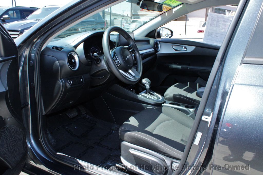 2023 Kia Forte LXS IVT - 23012601 - 14