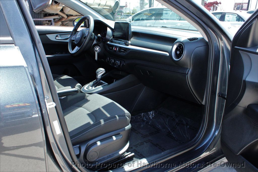 2023 Kia Forte LXS IVT - 23012601 - 15