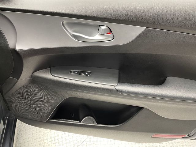 2023 Kia Forte LXS IVT - 22956548 - 13