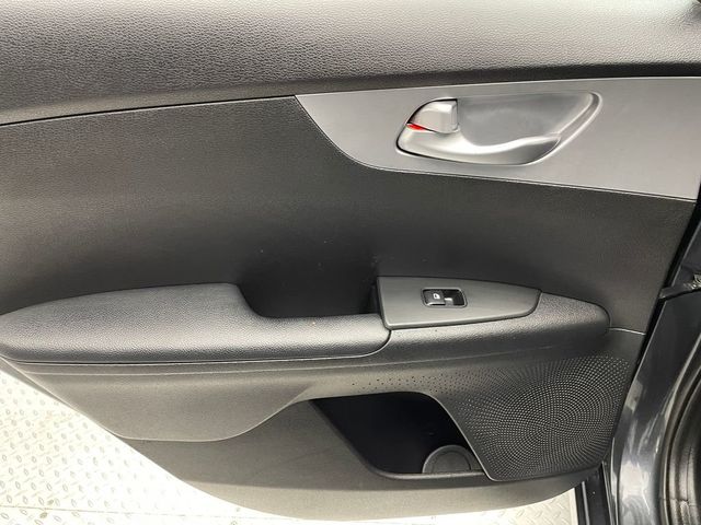 2023 Kia Forte LXS IVT - 22956548 - 29