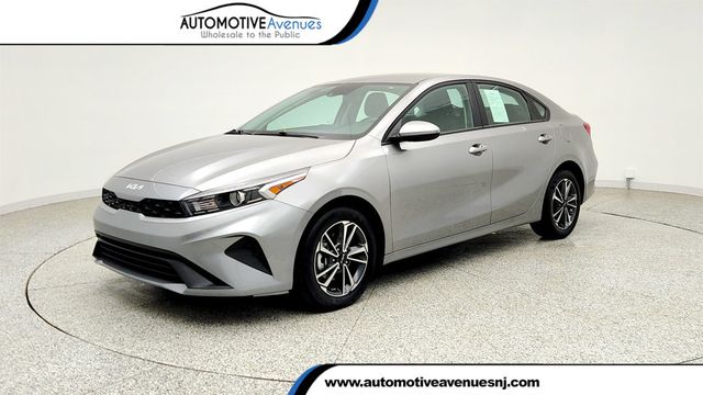 2023 Kia Forte LXS IVT - 23033762 - 0