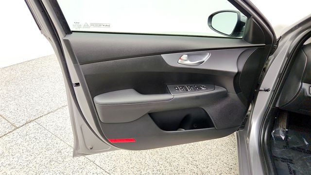 2023 Kia Forte LXS IVT - 23033762 - 9