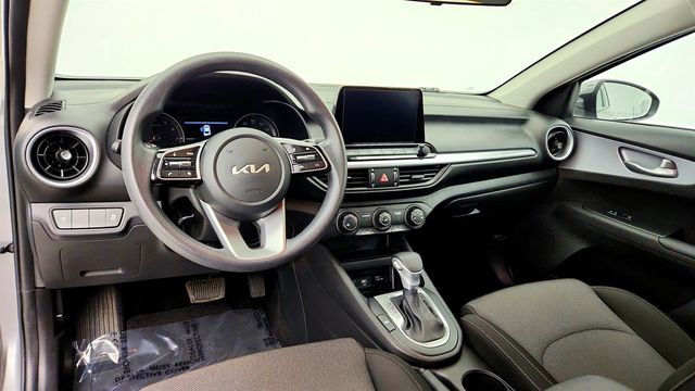 2023 Kia Forte LXS IVT - 23033762 - 11