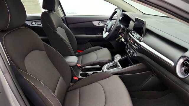 2023 Kia Forte LXS IVT - 23033762 - 22